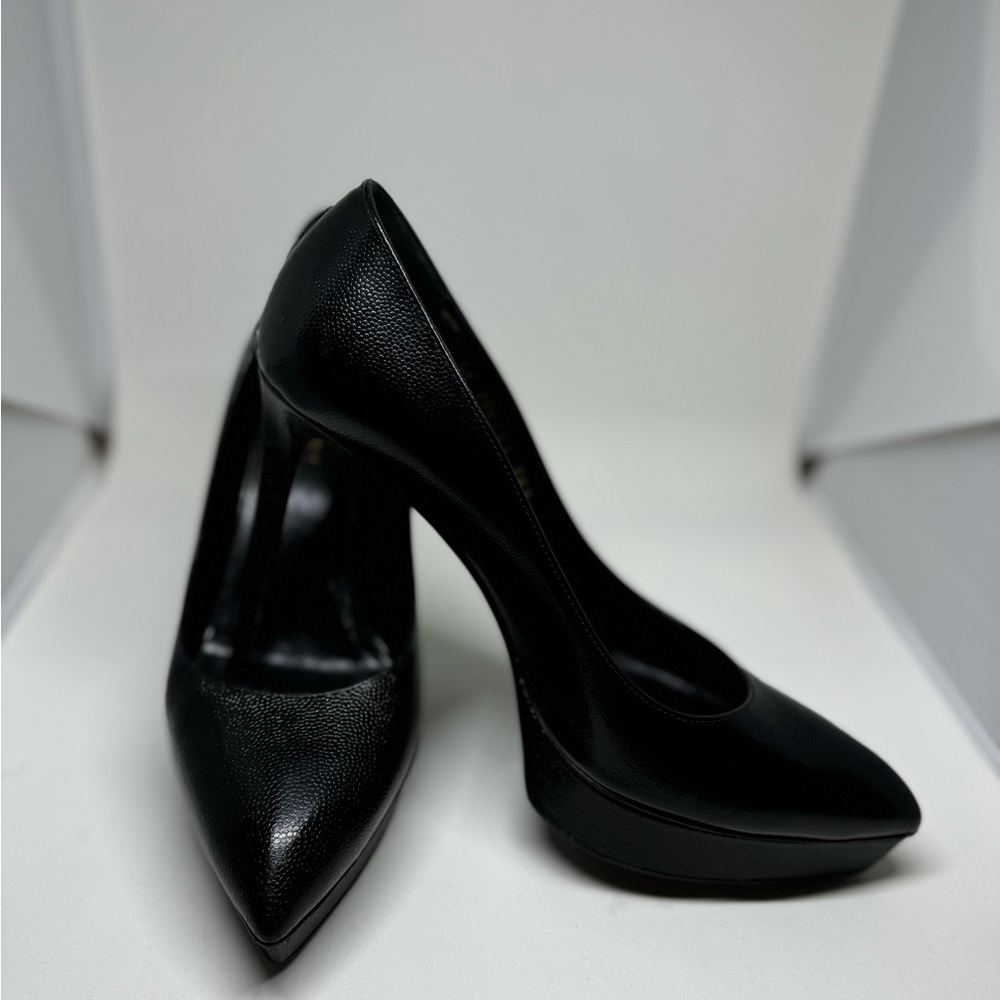 Saint Laurent Black Pebbled Leather Pumps 4" Heels gently worn , great condition